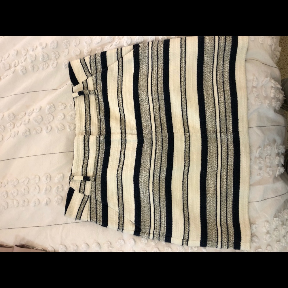 LOFT MINI SKIRT SIZE 6